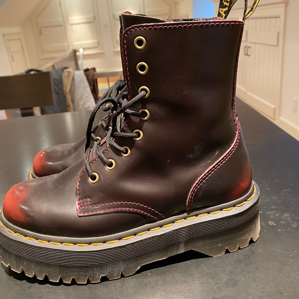 Womens Dr Martens. Size 8.